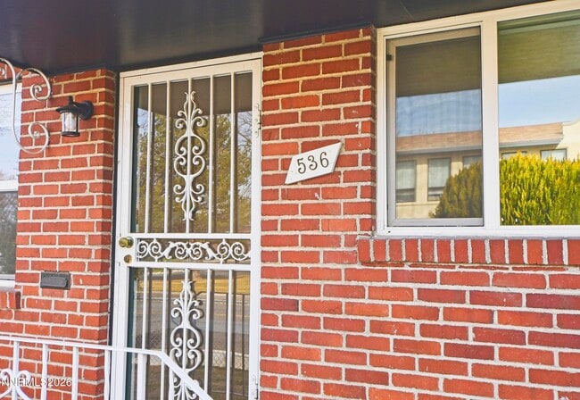 Building Photo - 536 La Rue Ave