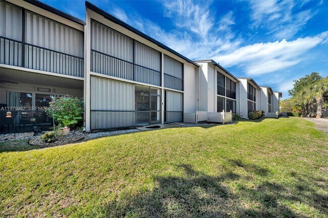 Building Photo - 4040 Crystal Lake Dr