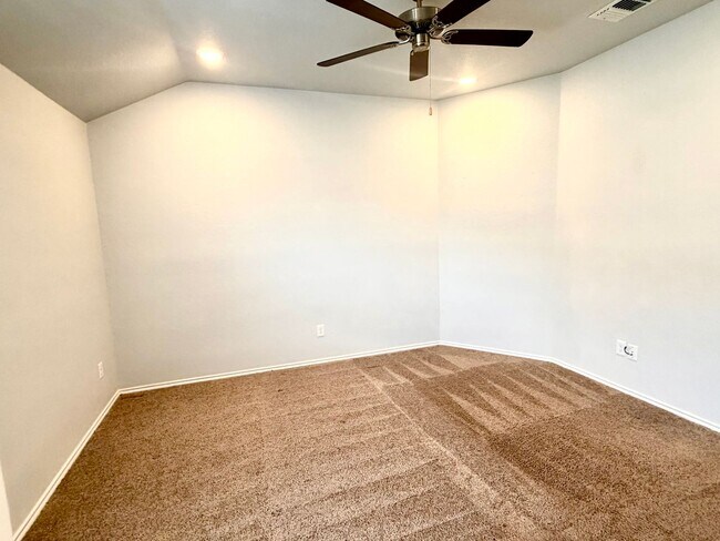 Building Photo - 1227 LEXINGTON Dr