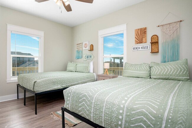 Building Photo - 943 Gulf Shores Dr