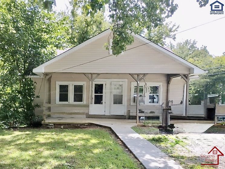 Primary Photo - 1364 Crescent Dr