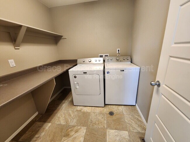 Building Photo - 17022 Lipan St