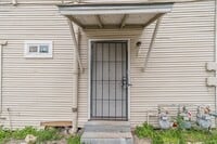 Building Photo - 2407 S New Braunfels Ave