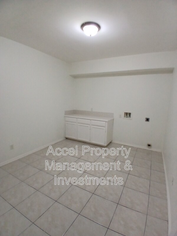 Building Photo - 130 San Jacinto St