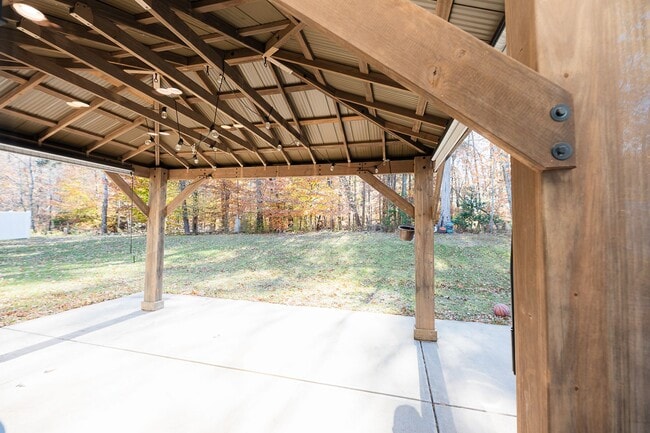 Building Photo - Stunning 5 Bedrooms, 4 Baths home in Summerfield with 2 car garage.