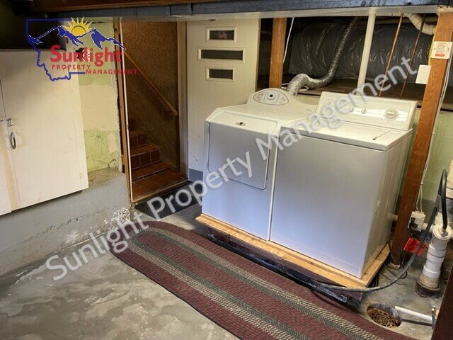 Building Photo - "Charming 2-Bed, 2-Bath Retreat in Laurel, MT – Your Perfect 1148 Sq Ft Haven on 5th Ave Awaits!"