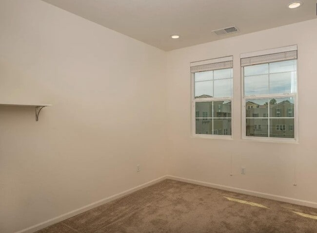 Building Photo - 39872 Sawyer Terrace