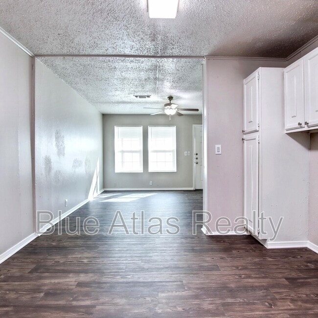 Building Photo - 2706 W Colorado Blvd