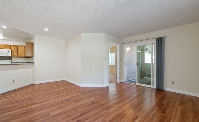 Building Photo - 7525 Charmant Dr