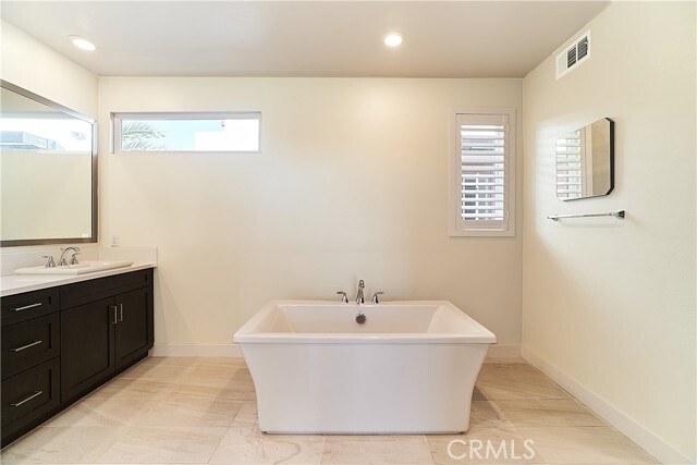 Building Photo - 6 Transport