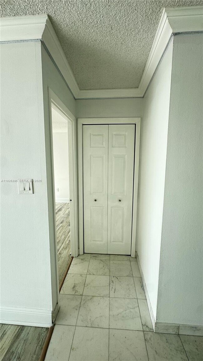 Building Photo - 18061 Biscayne Blvd