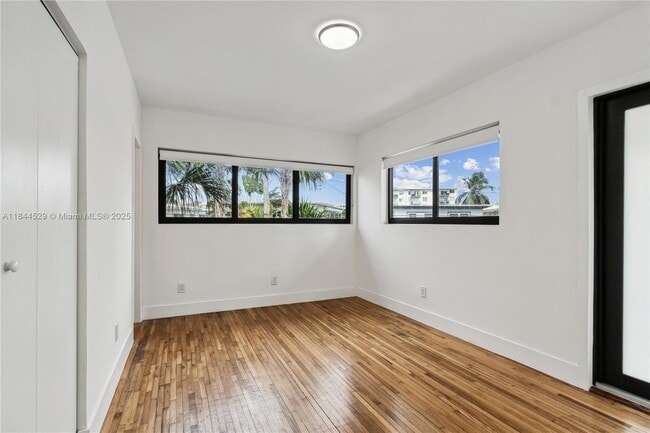 Building Photo - 8020 Crespi Blvd