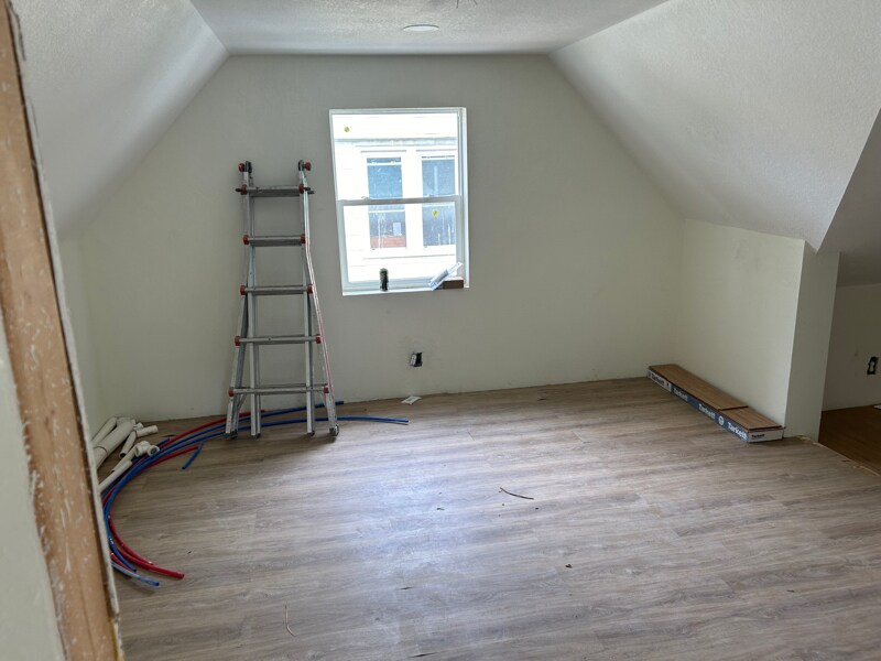 Building Photo - 600 N Sherman St