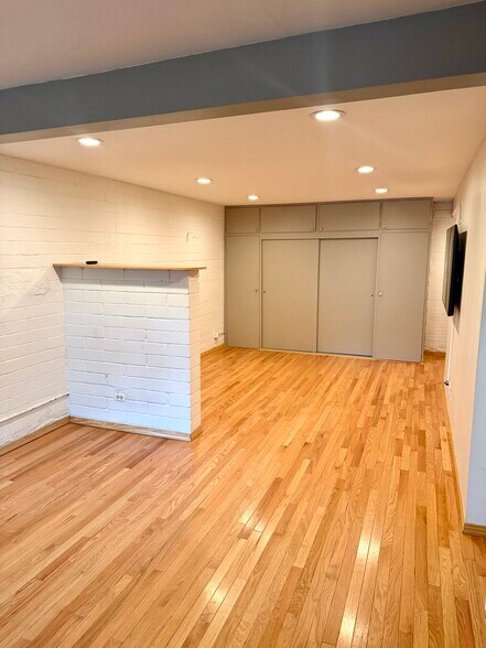 Building Photo - 2160 Stanley Hills Dr