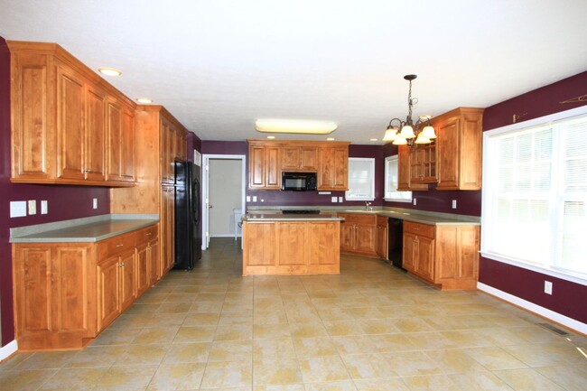 Building Photo - 2120 Benomi Dr