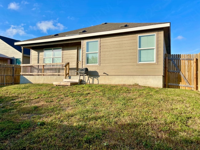 Building Photo - 8014 Chanting Bnd