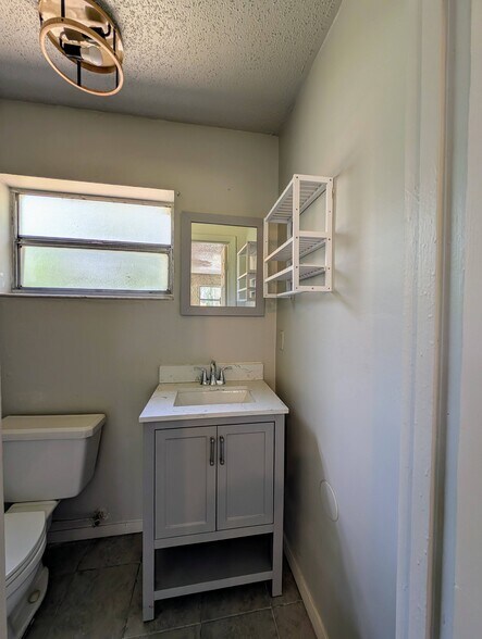 bath - 14815 N 20th St