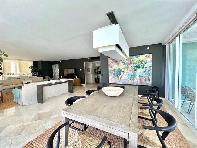 Building Photo - 16400 Collins Ave