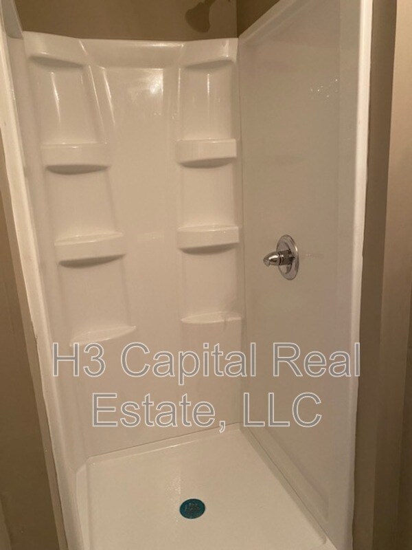 Building Photo - 2120 Lee Ave