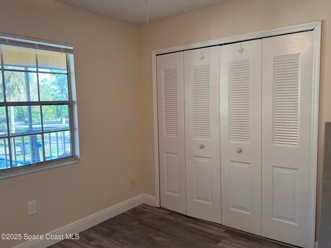 Building Photo - 2398 Fox Hollow Dr