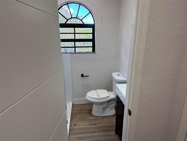 Building Photo - 2000 Jefferson St