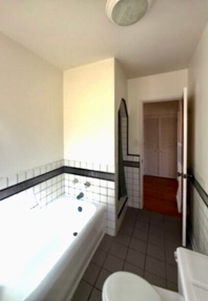 Building Photo - 6089 Cashio St
