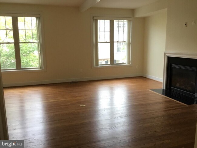 Building Photo - 13312 Sheffield Manor Dr