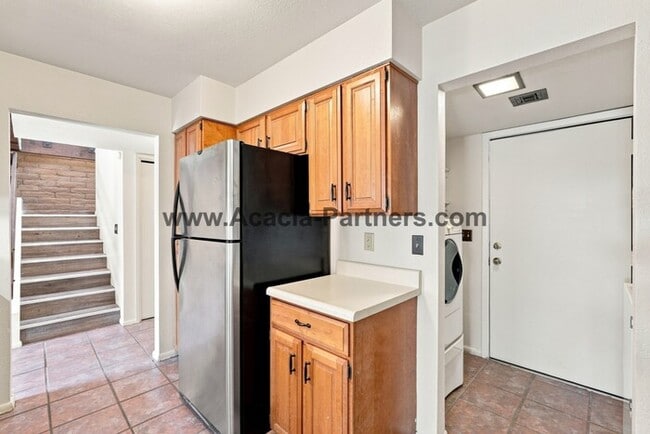 Building Photo - Spacious Three Bedroom/Three Bath Townhome