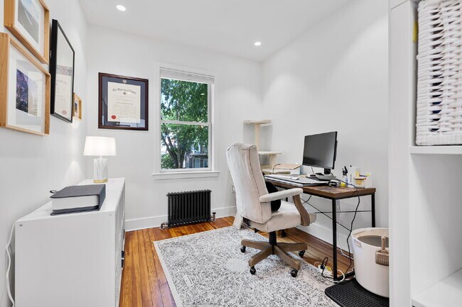 Building Photo - 4008 Marlboro Pl NW