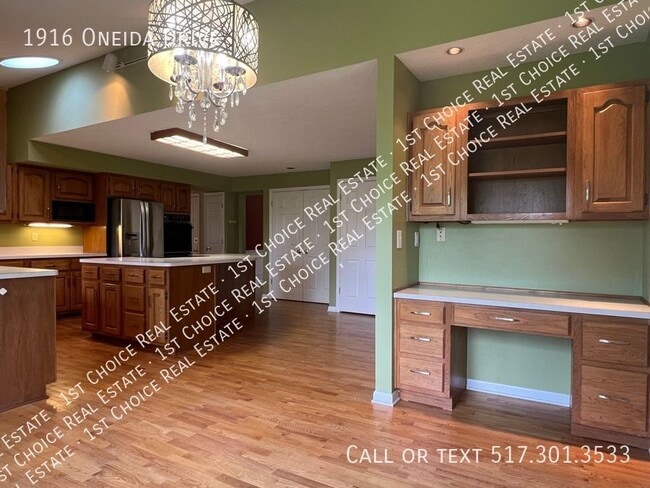 Building Photo - 1916 Oneida Dr