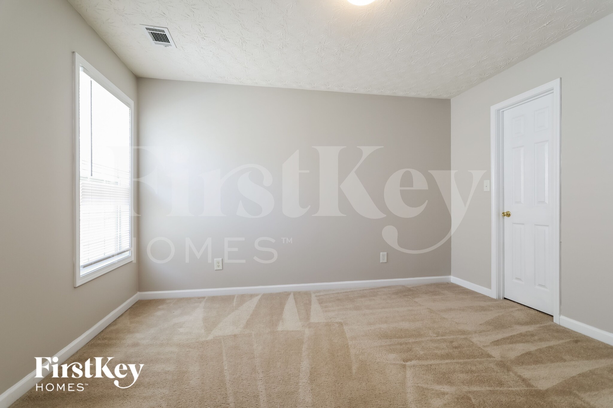 Building Photo - 6919 Island Pointe Dr