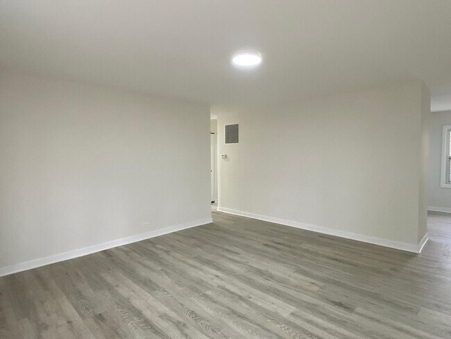Building Photo - 4 E Pine St
