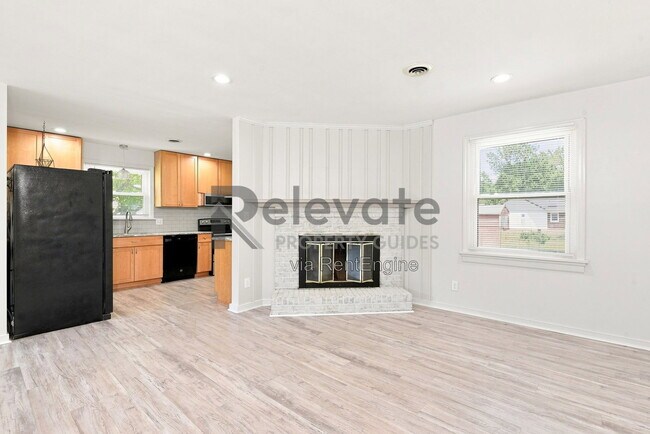 Building Photo - 2212 Drummond Dr
