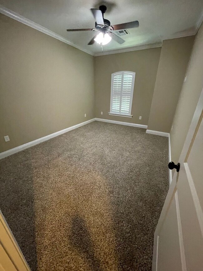 Building Photo - Gorgeous 4 Bedroom home in Twelve Oaks
