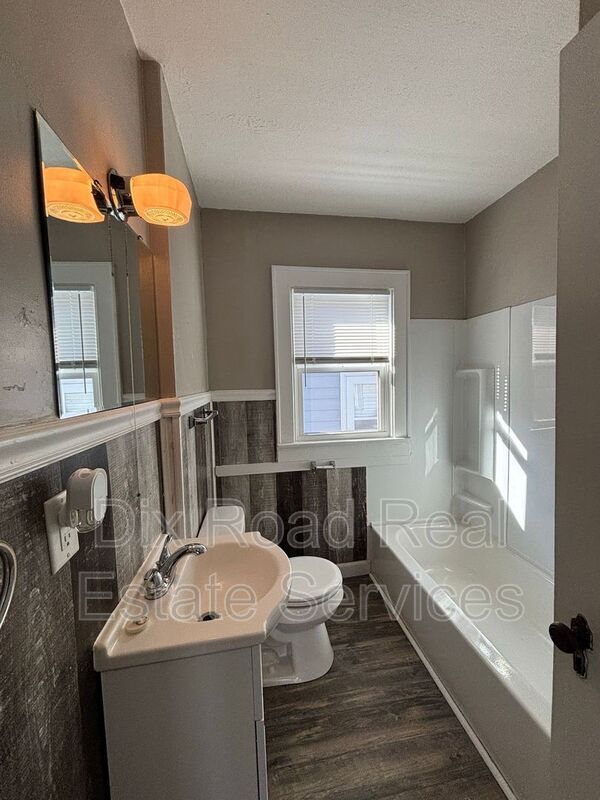 Building Photo - 525 Harrison Ave