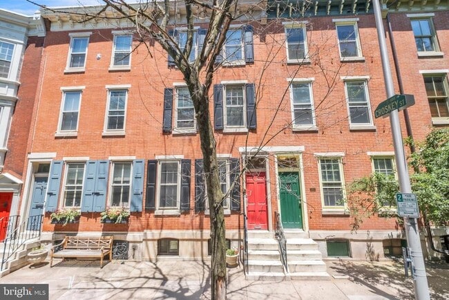 Building Photo - 2213 Pine St