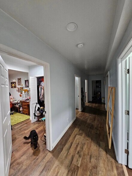 Primary Photo - 927 College Ave
