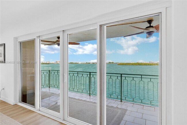 Building Photo - 11111 Biscayne Blvd