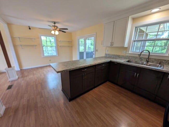 Building Photo - 505 N Stanwood Ln