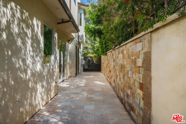 Building Photo - 363 S Saltair Ave