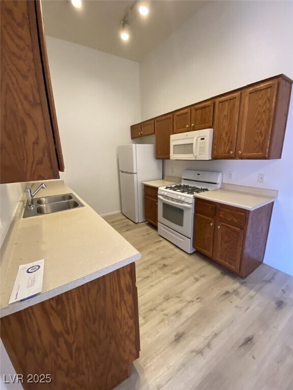 Building Photo - 2305 W Horizon Ridge Pkwy