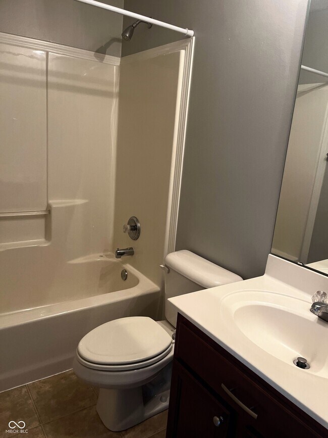 Building Photo - 9014 Mercer Dr