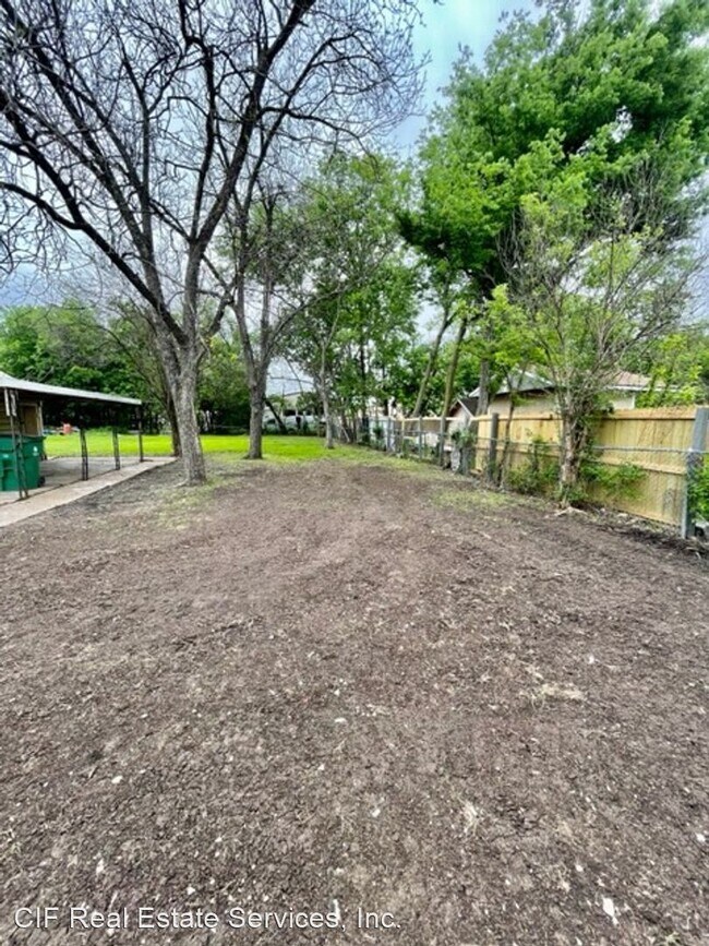 Building Photo - 2 br, 1 bath House - 3920 Beverly Dr