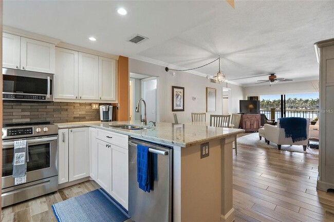 Building Photo - 6277 Bahia Del Mar Blvd S