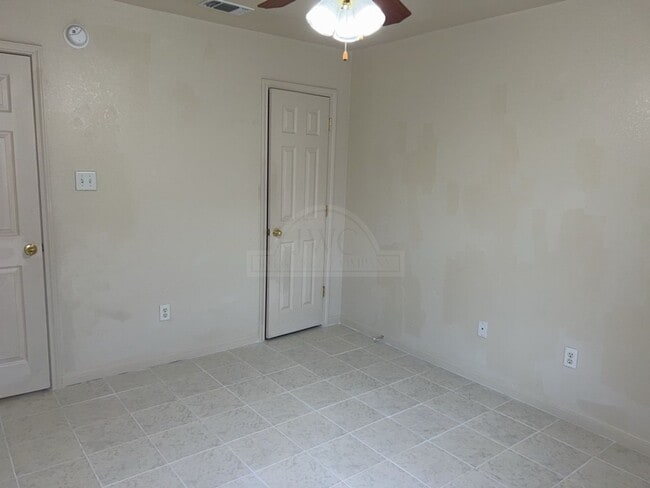 Building Photo - 1204 Nicholas Cir