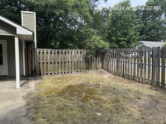 Building Photo - 501 Hollyberry Ln