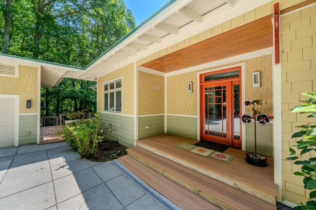 Building Photo - 817 Oasis Dr