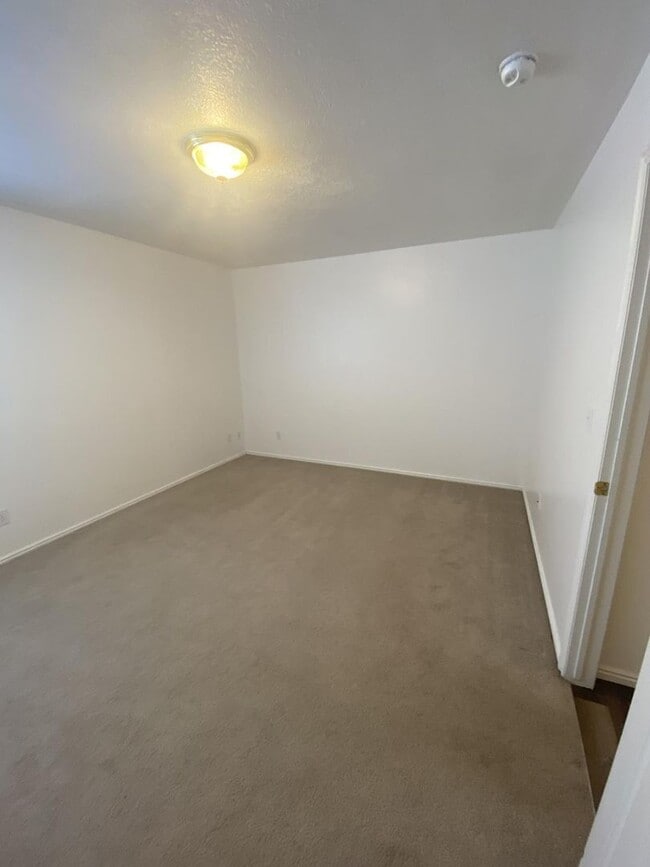 Building Photo - 295 W 600 N