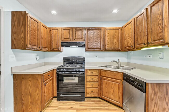 Building Photo - 2621 College Hill Cir