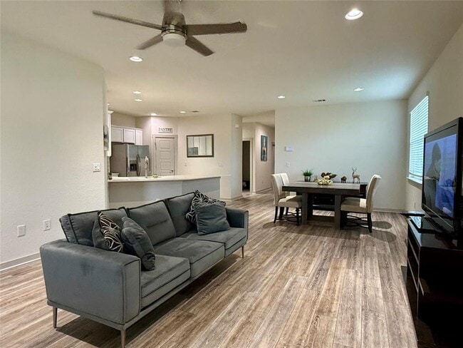 Building Photo - 160 Filifera Ct